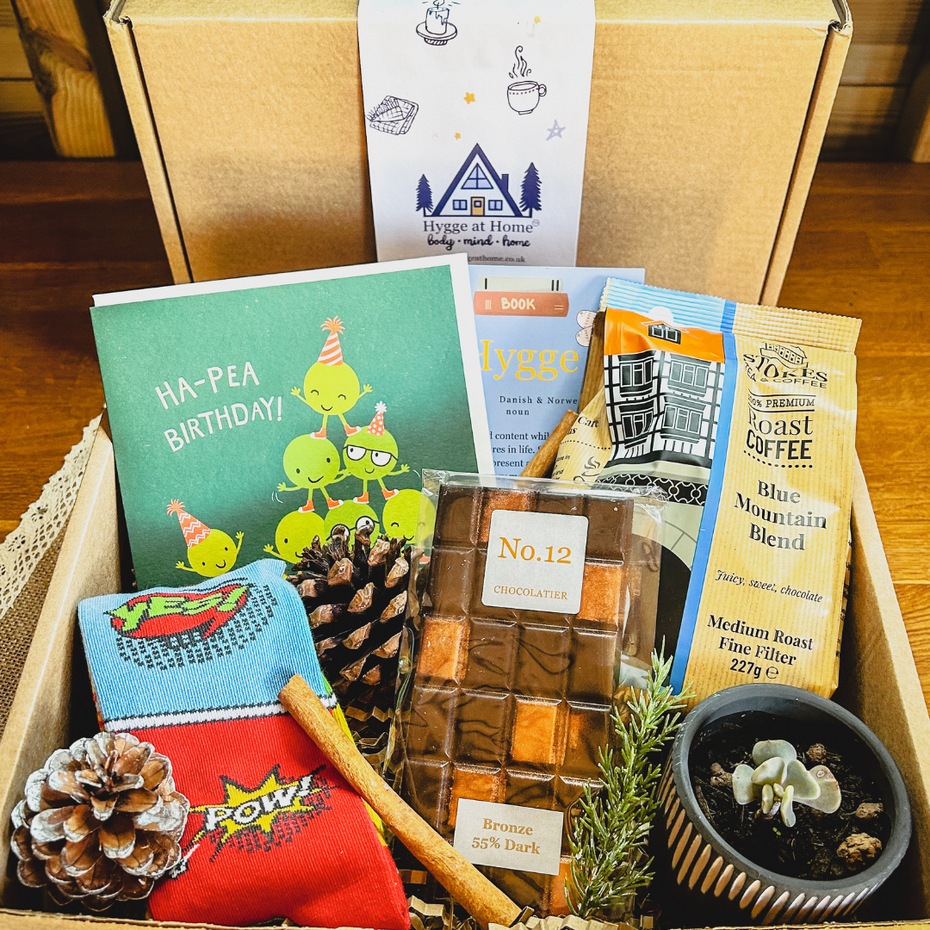 Men’s Birthday Gift Box: Artisan Treats & Cosy Comforts Hamper